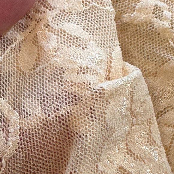 Gucci Metallic Floral Lace Socks in Cream - Picture 8 of 8